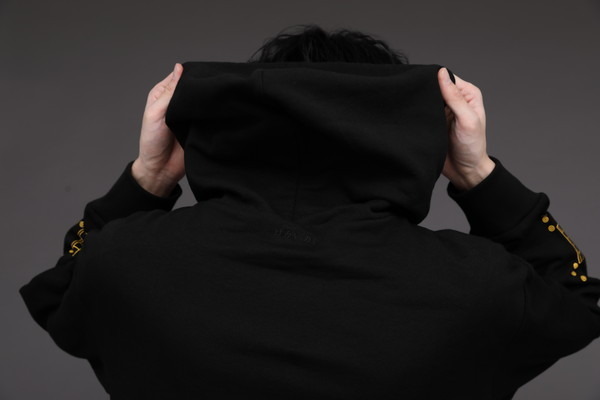 忍野忍モデル フーディー 10,780円(税込)（C）西尾維新／講談社・アニプレックス・シャフト （R）KODANSHA