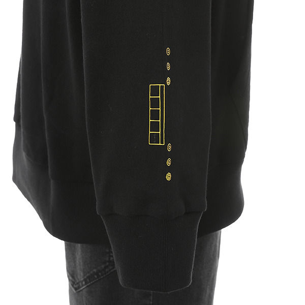 忍野忍モデル フーディー 10,780円(税込)（C）西尾維新／講談社・アニプレックス・シャフト （R）KODANSHA