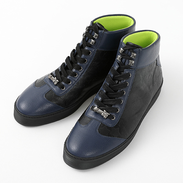 八九寺真宵モデルスニーカー 12,980円(税込)（C）西尾維新／講談社・アニプレックス・シャフト （R）KODANSHA