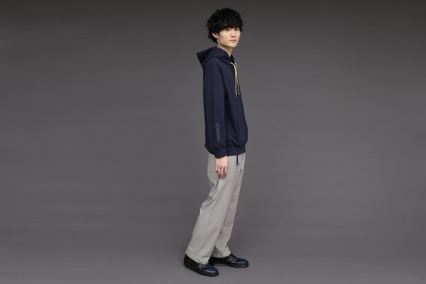 八九寺真宵モデル フーディー 10,780円(税込)（C）西尾維新／講談社・アニプレックス・シャフト （R）KODANSHA