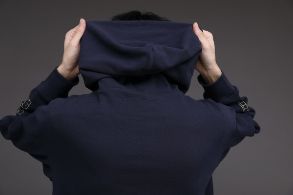 八九寺真宵モデル フーディー 10,780円(税込)（C）西尾維新／講談社・アニプレックス・シャフト （R）KODANSHA