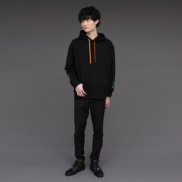 斧乃木余接モデル フーディー 10,780円(税込)（C）西尾維新／講談社・アニプレックス・シャフト （R）KODANSHA