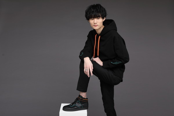 斧乃木余接モデル 着用イメージ（C）西尾維新／講談社・アニプレックス・シャフト （R）KODANSHA