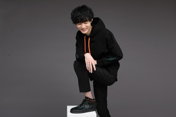 斧乃木余接モデル 着用イメージ（C）西尾維新／講談社・アニプレックス・シャフト （R）KODANSHA