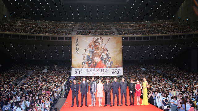 佐藤健（緋村剣心役）＆武井咲（神谷薫役）＆伊勢谷友介（四乃森蒼紫役）＆青木崇高（相楽左之助役）＆神木隆之介（瀬田宗次郎役）＆土屋太鳳（巻町操役）＆高橋メアリージュン（駒形由美役）＆江口洋介（斎藤一役）＆藤原竜也（志々雄真実役）＆大友啓史監督／『るろうに剣心 京都大火編』完成披露試写会