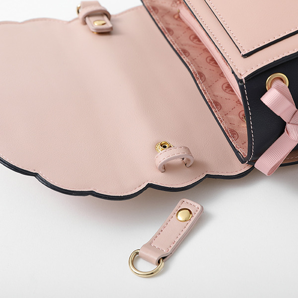 『刀剣乱舞-ONLINE-』コラボレーションバッグ 乱藤四郎モデル 15,180円(税込)（C）2015 EXNOA LLC/Nitroplus