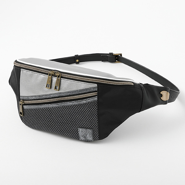 『刀剣乱舞-ONLINE-』コラボレーションバッグ 厚藤四郎モデル 14,080円(税込)（C）2015 EXNOA LLC/Nitroplus