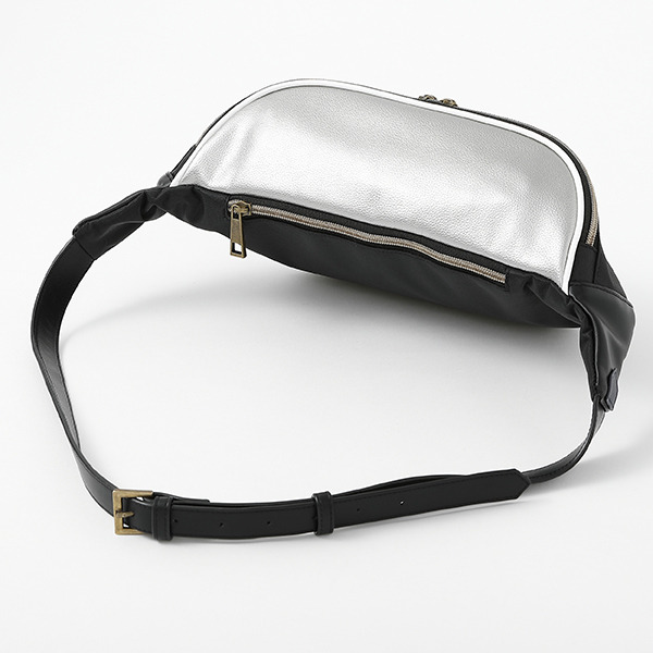 『刀剣乱舞-ONLINE-』コラボレーションバッグ 厚藤四郎モデル 14,080円(税込)（C）2015 EXNOA LLC/Nitroplus