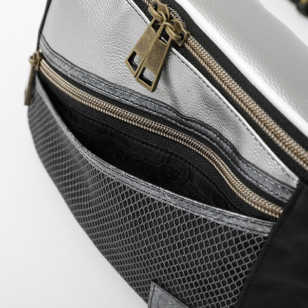 『刀剣乱舞-ONLINE-』コラボレーションバッグ 厚藤四郎モデル 14,080円(税込)（C）2015 EXNOA LLC/Nitroplus