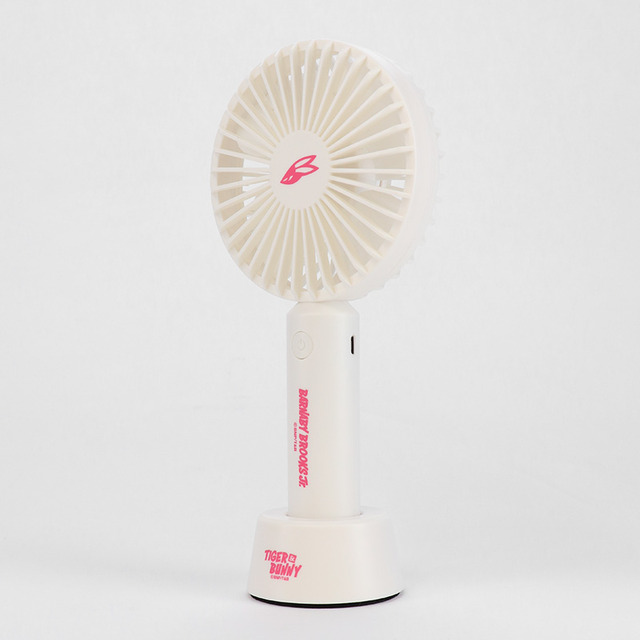 「TIGER & BUNNY」ハンディファン／バーナビー・ブルックス Jr.（C）BNP/T&B PARTNERS