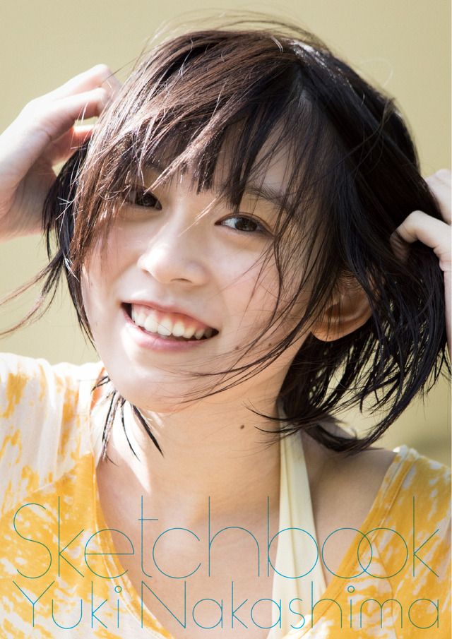 「中島由貴写真集 スケッチブック」【あにばーさる（NBCユニバーサル公式オンラインショップ）】 アナザーカバー（A） 3,300円（税込）（C）Shufunotomo Infos Co.,Ltd. 2020