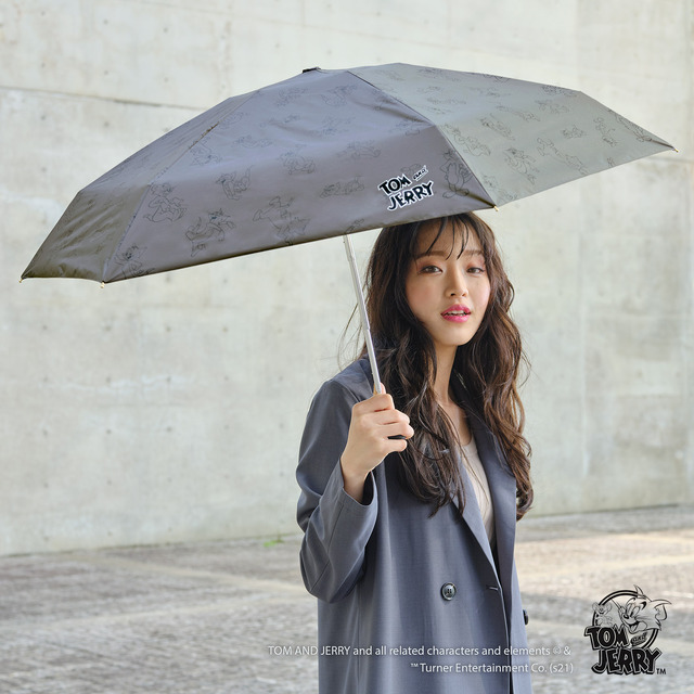 日傘「総柄 トムとジェリー」3,960円（税込）TOM AND JERRY and all related characters and elements (C) & TM Turner Entertainment Co. (s21)