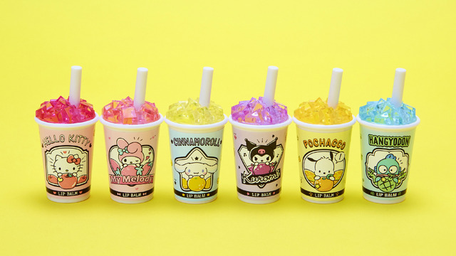 「ドリンクみたいなリップバーム」は各660円（税込）（C）’21 SANRIO 著作（株）サンリオ