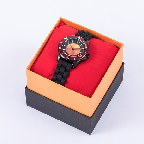 愛染国俊モデル 腕時計 16,280円(税込)（C）2015 EXNOA LLC/Nitroplus