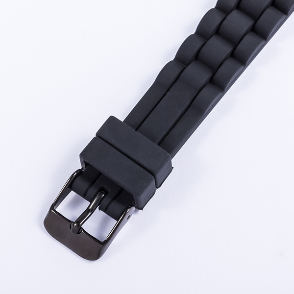 愛染国俊モデル 腕時計 16,280円(税込)（C）2015 EXNOA LLC/Nitroplus