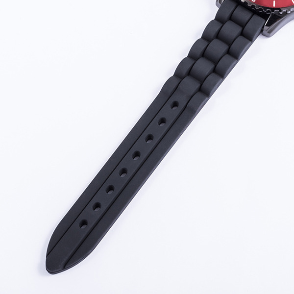 愛染国俊モデル 腕時計 16,280円(税込)（C）2015 EXNOA LLC/Nitroplus