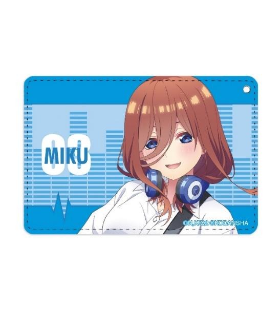 「五等分の花嫁∬ POP UP SHOP in TOWER RECORDS」描き下ろしイラスト ギター演奏ver. 1ポケットパスケース（C）春場ねぎ・講談社／「五等分の花嫁∬」製作委員会（R）KODANSHA