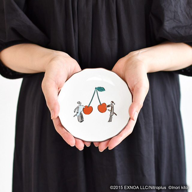 花型皿 加州清光・大和守安定 2,310円（税込）(C)2015 EXNOA LLC/Nitroplus