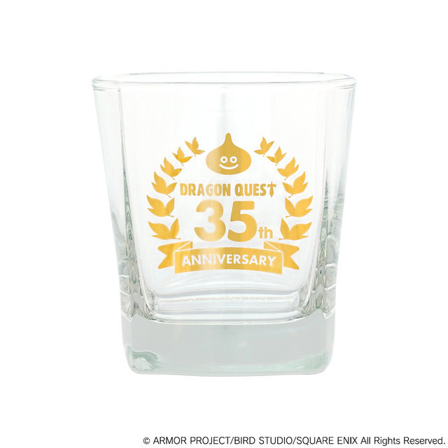 丸い底面でスライムの“ゆらゆら”を再現！いろんな飲み物を入れたくなる『ドラクエ』新作グラス登場
