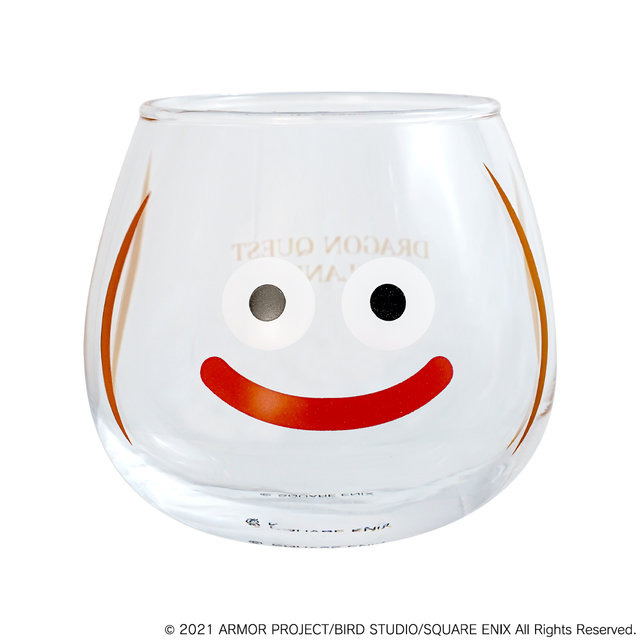 丸い底面でスライムの“ゆらゆら”を再現！いろんな飲み物を入れたくなる『ドラクエ』新作グラス登場