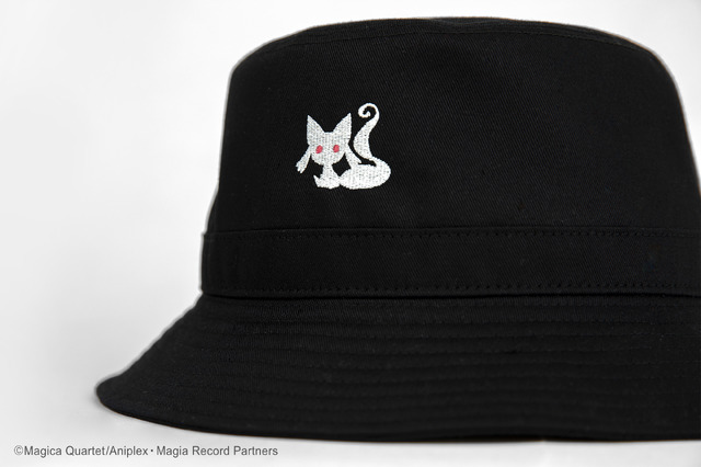 「マギアレコード 魔法少女まどか☆マギカ外伝 × CA4LA 小さなキュゥべえHAT」8800円（税込）（C）Magica Quartet/Aniplex・Magia Record Partners