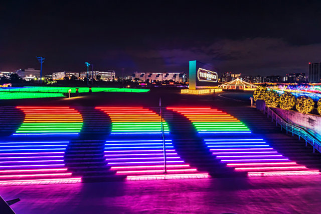 虹色の階段／画像提供：東京メガイルミ