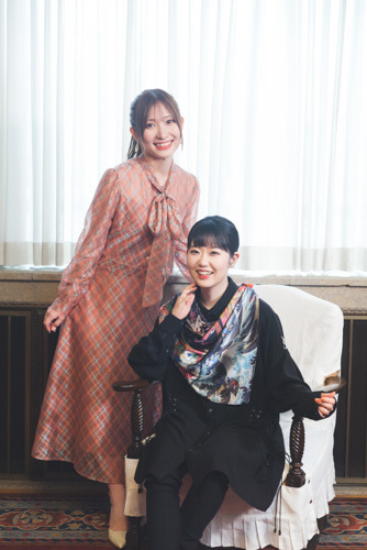 (左から)白石晴香・東山奈央