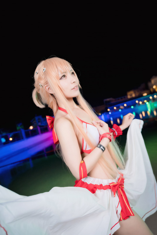 梅村うめこさん@rinrinumeko アスナ（水着）『ソードアート・オンライン』／撮影：寒黙