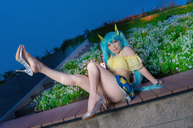 りみる@rimiru_ 初音ミク（レーシングミク2018 イオン応援水着）／撮影：乃木章