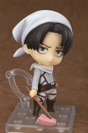 『進撃の巨人』ねんどろいど リヴァイ お掃除Ver.（c）諫山創・講談社／「進撃の巨人」製作委員会