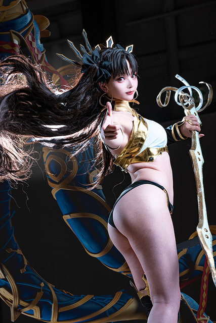 イシュタル／モデル：きっか（@kikka_cos）