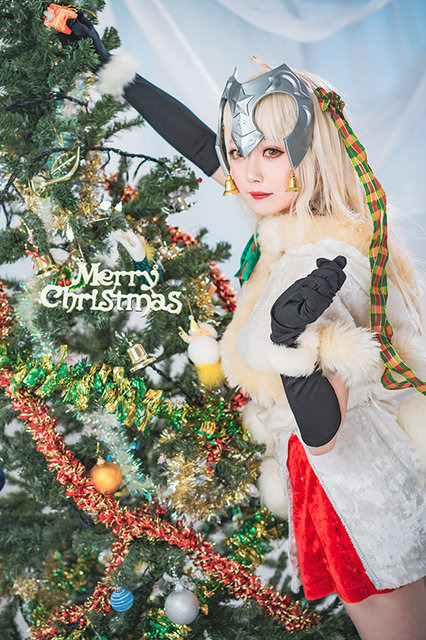 ジャンヌ・ダルク・オルタ・サンタ・リリィ／モデル：ゆらし（@yurashinamon）