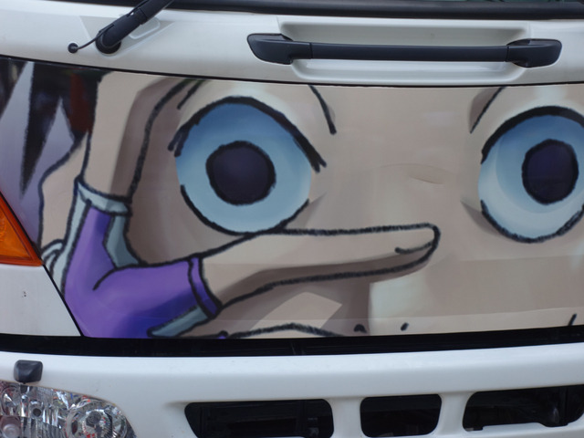 「弱虫ペダル」ラッピングの車載型基地局正面