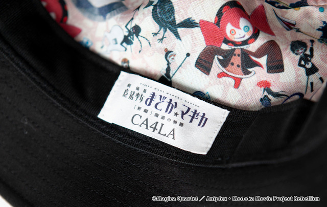 「魔法少女まどか☆マギカ × CA4LA お菓子の魔女バケットハット 10th ver.」11,000円（税込）（C）Magica Quartet／Aniplex・Modoka Partners・MBS