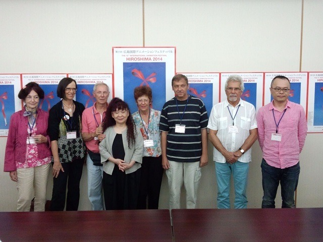 木下小夜子さん（左から4人目）と国際審査委員