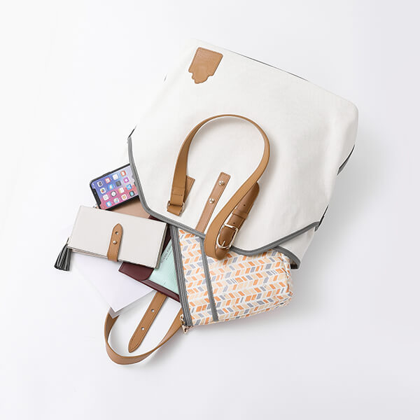 「『夏目友人帳』バッグ 16,500円（税込）」（C）緑川ゆき・白泉社／「夏目友人帳」製作委員会