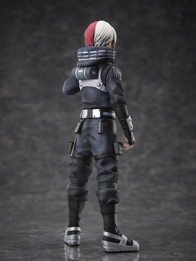 「1/8スケールフィギュア 轟焦凍 ステルスス―ツVer.」12,100円（税込）（C）2021「僕のヒーローアカデミア THE MOVIE」製作委員会（C）堀越耕平／集英社