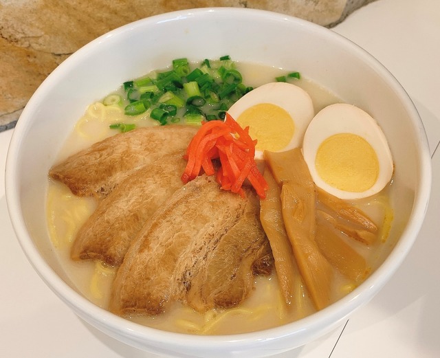 マチ★アソビCAFE『ぼくたちのリメイク』コラボカフェ　「いっしょじゃなかと！」 シノアキのうまかとよラーメン （C）木緒なち・KADOKAWA／ぼくたちのリメイク製作委員会