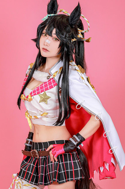 ナリタブライアン／モデル：巴くずこ（@ygodm2）、撮影：成瀬 成（@nrs_se）