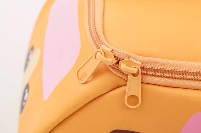 「PUI PUI モルカー いつでもどこでもモルカーポーチBOOK」1,980円（税込）（C）見里朝希JGH・シンエイ動画／モルカーズ