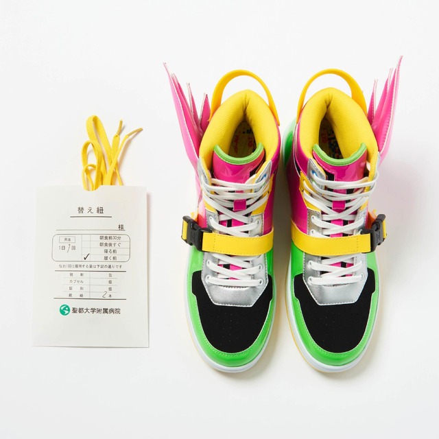 「仮面ライダーエグゼイド スニーカー｜HENSHIN by KAMEN RIDER」27,500円（税込）（C）2016石森プロ・テレビ朝日・ADK EM・東映