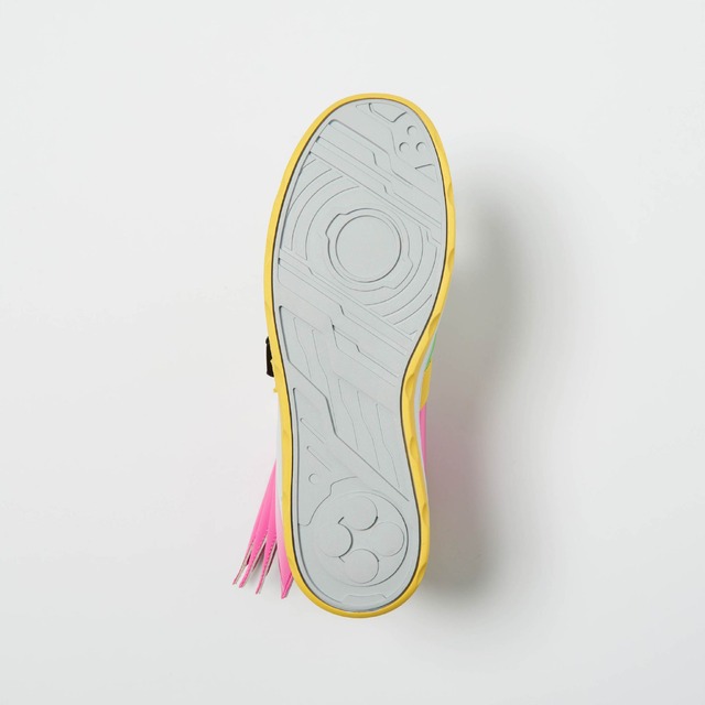 「仮面ライダーエグゼイド スニーカー｜HENSHIN by KAMEN RIDER」27,500円（税込）（C）2016石森プロ・テレビ朝日・ADK EM・東映