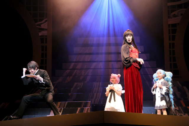 演劇調異譚「xxxHOLiC」ゲネプロの舞台写真（C）©CLAMP・ShigatsuTsuitachi CO.,LTD.／講談社