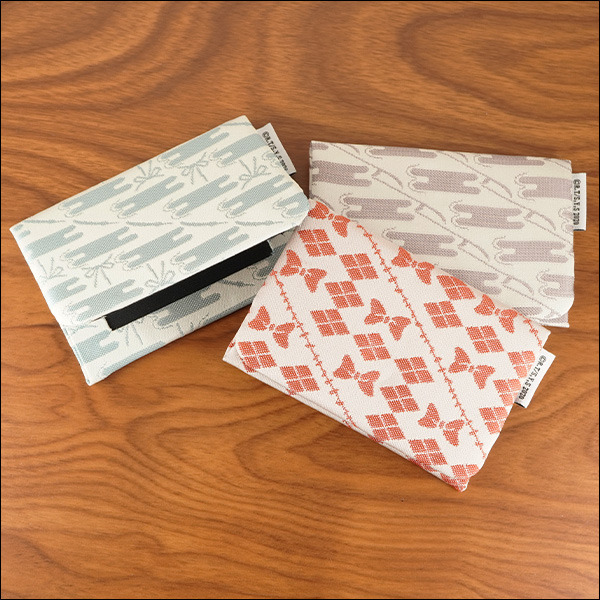 「『半妖の夜叉姫』西陣織パスケース」3,850円（税込）（C）高橋留美子／小学館・読売テレビ・サンライズ 2020