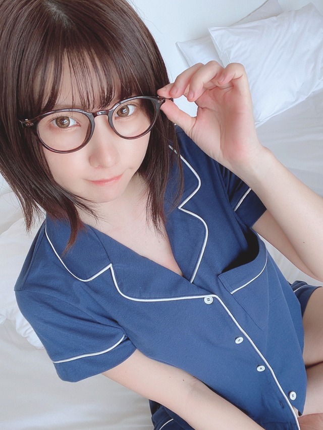 えなこ「OFF COSTUME」撮影時オフショット