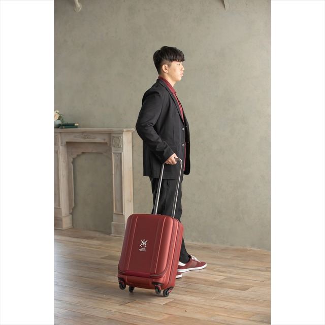 「機動戦士ガンダム トラベルアイテム企画 キャリーケース シャアモデル」（C）創通・サンライズ