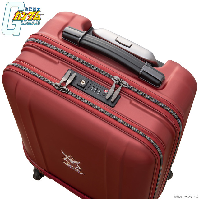 「機動戦士ガンダム トラベルアイテム企画 キャリーケース シャアモデル」（C）創通・サンライズ