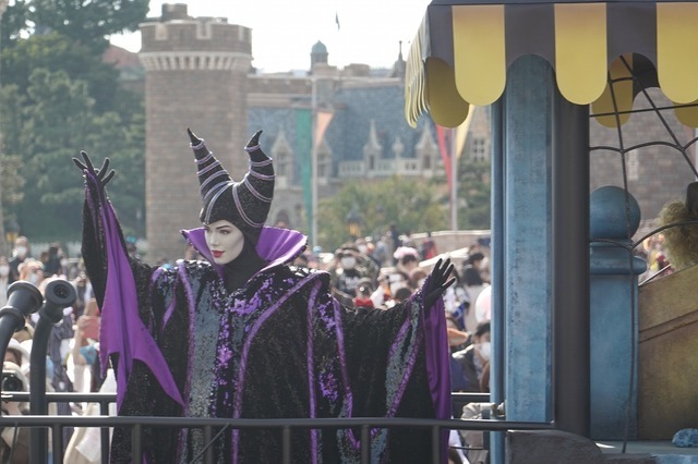 ディズニー ヴィランズたちの特別なパレードも Tdl 2年ぶりにフル仮装のゲストでにぎわう アニメ アニメ