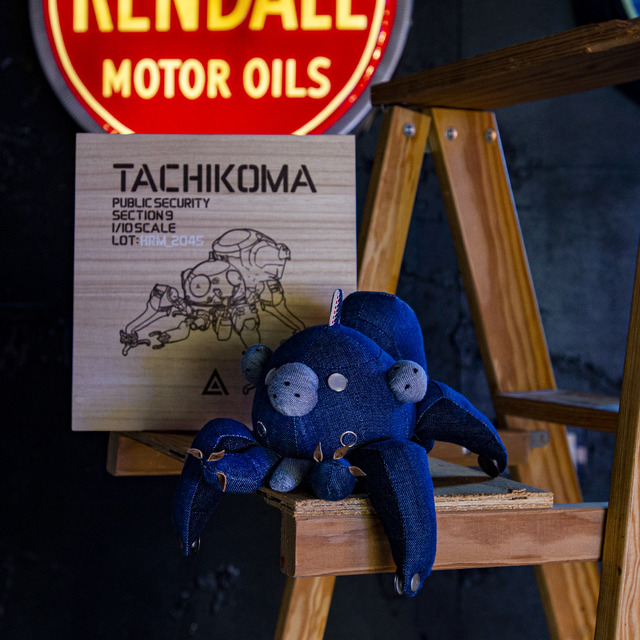 「SAC_2045×HRM TACHIKOMA DENIM DOLL」19,800円（C）Shirow Masamune, Production I.G/KODANSHA/GITS2045