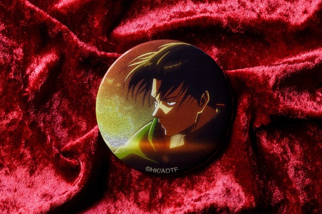 進撃の巨人 キラキラ缶バッジ76mm CONNECTION「キャラアニ.com」BOX購入特典：リヴァイ(C)諫山創・講談社／「進撃の巨人」The Final Season製作委員会